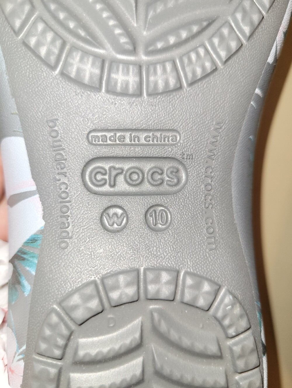 NWOT - CROCS Floral Ballet Flats in Gray, White and Pink SIZE 10. - Picture 9 of 9